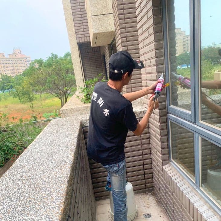 永豐防水抓漏工程行 30年防水抓漏工程經驗，當家中出現漏水問題，每一滴水都是一份憂慮，別再擔心了！不論您住在台北市或新北市，不論是屋頂、浴廁、或外牆，永豐防水抓漏工程 都能為您提供最專業的治漏解決方案。服務工程案件遍佈新北市、台北市、桃園市、新竹市。