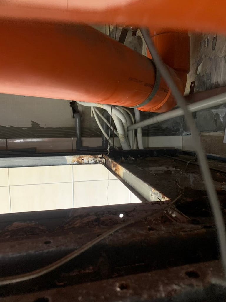 永豐防水抓漏工程行 30年防水抓漏工程經驗，當家中出現漏水問題，每一滴水都是一份憂慮，別再擔心了！不論您住在台北市或新北市，不論是屋頂、浴廁、或外牆，永豐防水抓漏工程 都能為您提供最專業的治漏解決方案。服務工程案件遍佈新北市、台北市、桃園市、新竹市。
